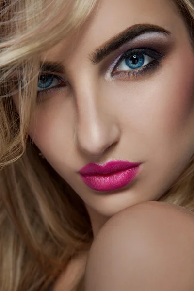 Close up photo of sensual blonde woman — Stock Photo, Image