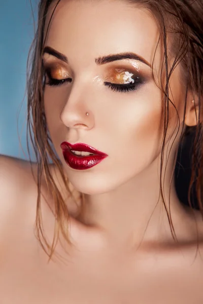 Vertical photo of sexy female with closed eyes and wet makeup — Stock Photo, Image