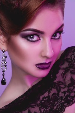 portre sağlıklı bir cilt ile elegance moda modelinin yukarıya kapatmak