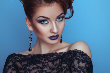 Elegance genç yetişkin dişi Studio profesyonel makyaj ile