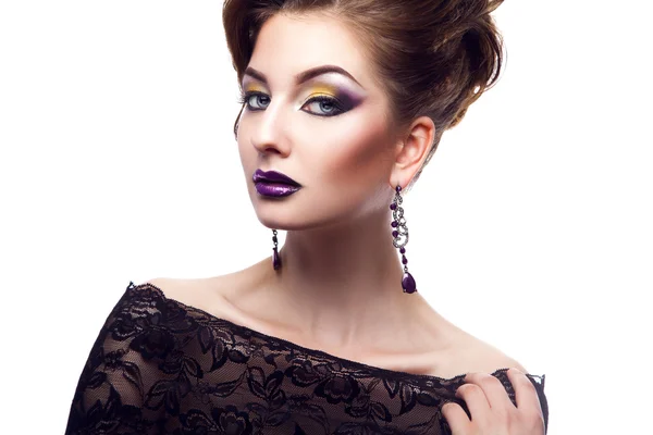 Gyönyörű nő, a make up és frizura stúdió — Stock Fotó