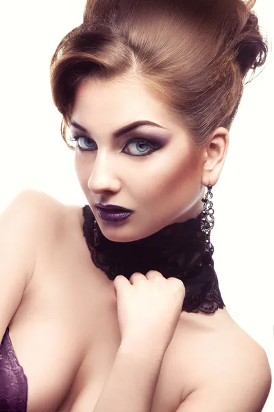 Precioso retrato de mujer adulta sexual con maquillaje y peinado — Foto de Stock