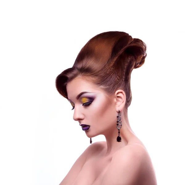 Seksuele volwassen meisje met creatieve make-up op witte achtergrond — Stockfoto
