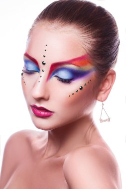 흰색 배경 멀티 컬러 메이크업으로 섹시 한 여성에 고립