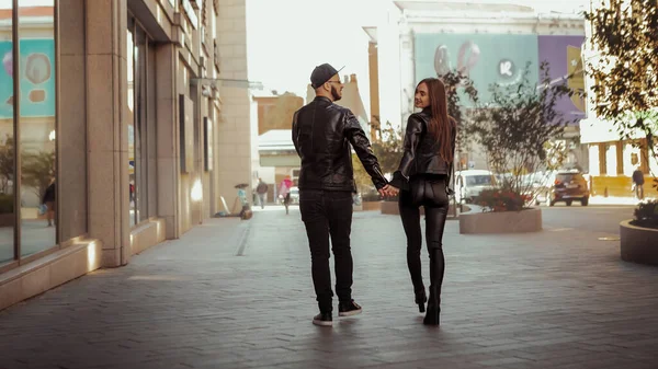 Coppia Felice Passeggiate Strada — Foto Stock