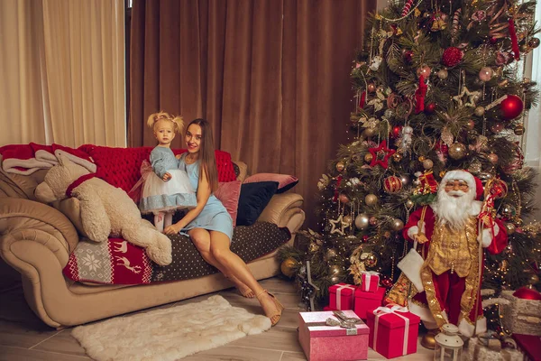 Joyeux Jeune Mère Avec Petite Fille Fête Noël Nouvel — Photo