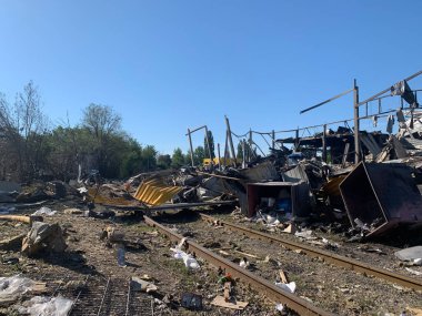 Rus füzeleri şehirdeki en büyük alışveriş merkezini vurdu. Kremenchug, Ukrayna, 27 Haziran 2022