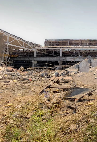 Rus Füzeleri Şehir Parkının Yakınındaki Fabrikayı Yok Etti Kremenchug Ukrayna — Stok fotoğraf