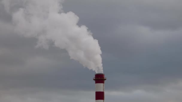 Gaz Yakıtla Isıtılan Bacadan Çıkan Duman Isıtma Tesisi — Stok video