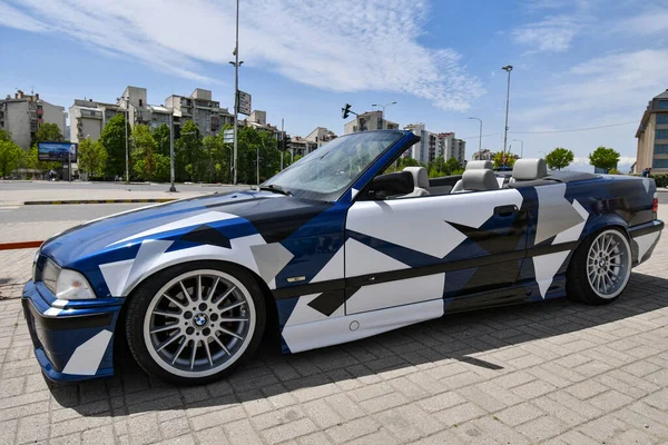 Vista Del Deportivo Bmw E36 Cabriolet Con Llantas Deportivas Cubierto —  Fotos de Stock