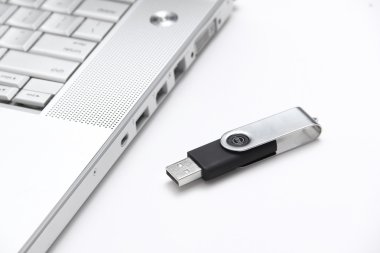 USB başparmak götürmek ve dizüstü bilgisayar