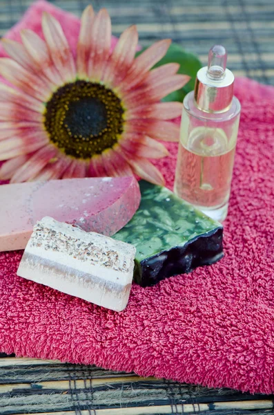 Spa and wellness setting with natural soap and towel. — Stock Photo, Image