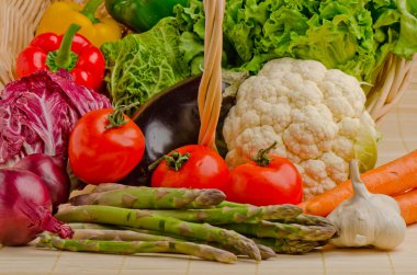 Organik çiğ sebze.