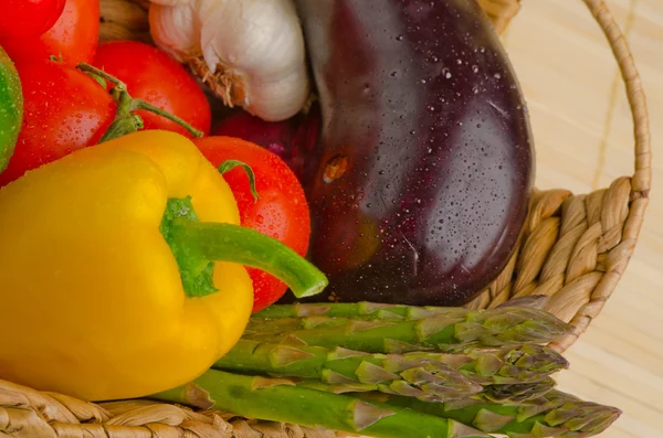 Seasonal organic raw vegetables. — Stock Photo, Image