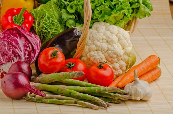 Seasonal organic raw vegetables. — Stock Photo, Image