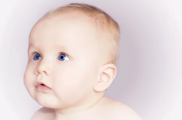 Pequeño niño lindo — Foto de Stock