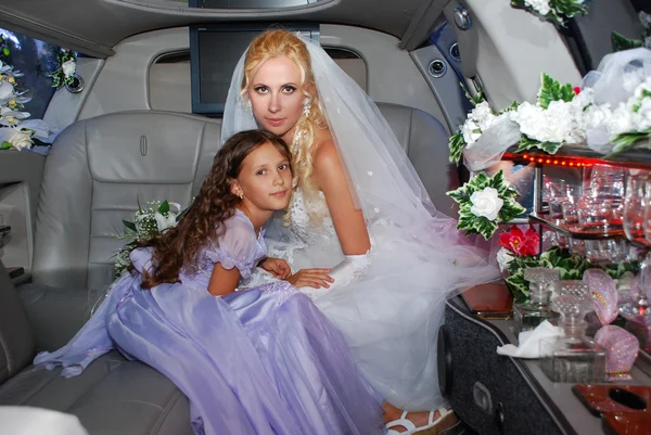 Bride in a car — Stock Photo, Image