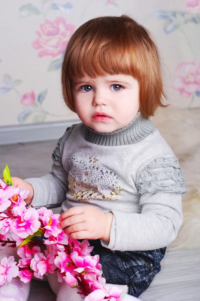 Little girl with flower — Stock Photo, Image