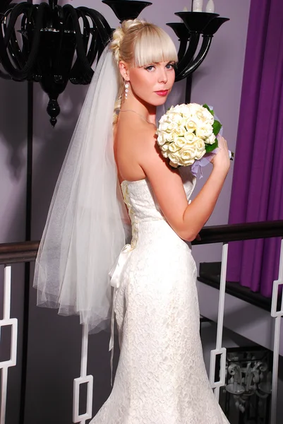 Retrato de uma bela noiva — Fotografia de Stock