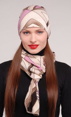 eşarp ile şık kız moda
