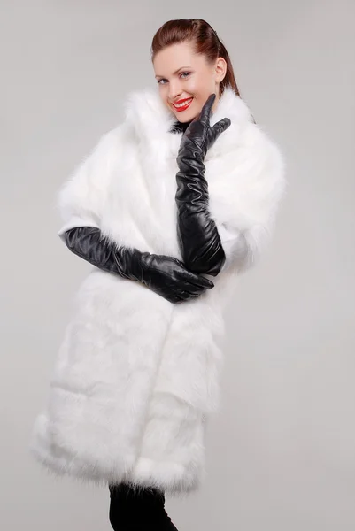 Beautiful woman in fur coat — Stock Photo, Image