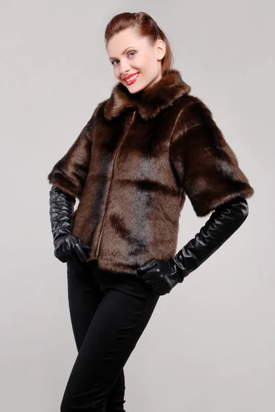 Beautiful woman in fur coat — Stock Photo, Image