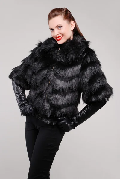 Beautiful woman in fur coat — Stock Photo, Image