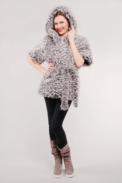 Beautiful woman in fur coat — Stock Photo, Image