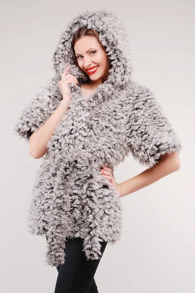 Beautiful woman in fur coat — Stock Photo, Image