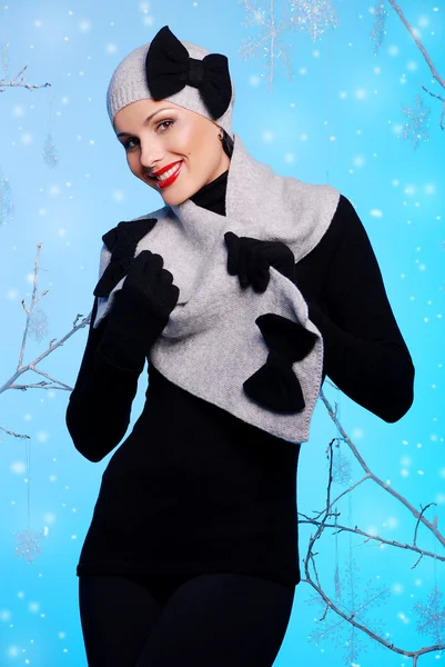 Krásná dívka v zimním oblečení — Stock fotografie