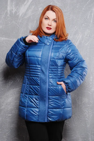 Attractive young redhead woman in winter clothes — Stock Photo, Image