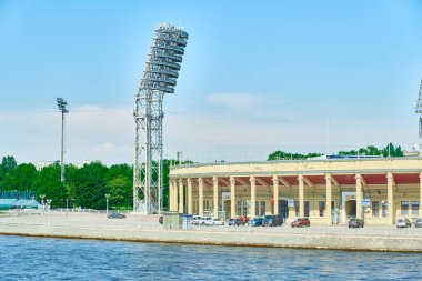 Saint-Petersburg, Rusya - Haziran 07, 2021: Malaya Neva Nehri seti. Petrovsky Stadyumu