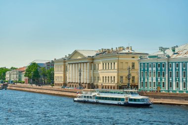 Saint-Petersburg, Rusya - Haziran 07, 2021: Bolshaya Neva Embankment