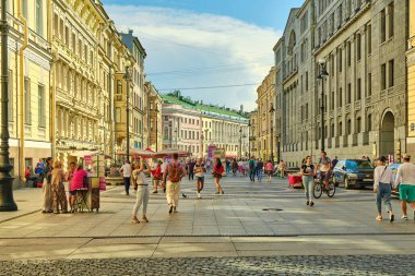 Saint-Petersburg, Rusya - Haziran 07, 2021: Bolshaya Morskaya Caddesi