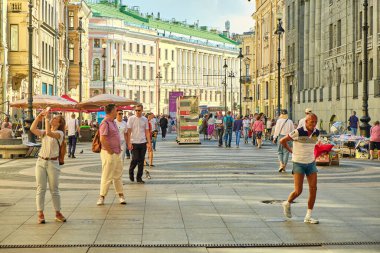 Saint-Petersburg, Rusya - Haziran 07, 2021: Bolshaya Morskaya Caddesi