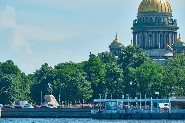 Szentpétervár Oroszország 2021 Június Bolshaya Neva Rakpart Szent Izsák Katedrális — Stock Fotó
