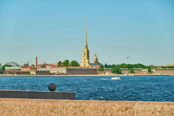 Sankt Petersburg Ryssland Jun 2021 Neva Vallen Dagtid Sommaren Petropavlovskaja — Stockfoto