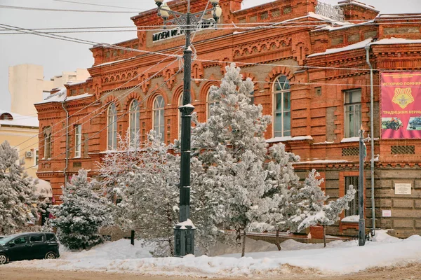 Заснеженные Деревья Вокруг Хабаровского Краеведческого Музея После Сильного Снегопада Утром — стоковое фото