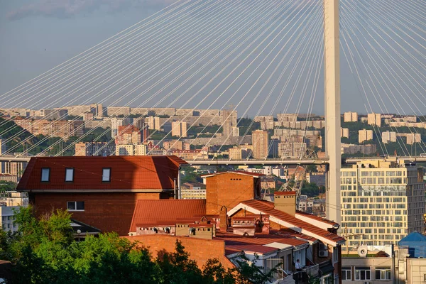 Vladivostok Rusland Jun 2020 Avondzicht Brug Gouden Zwermbaai Zee Stad — Stockfoto