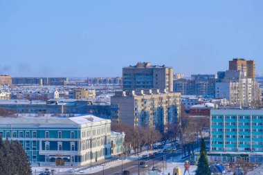 Rusya, Blagoveshchensk, 18 Ocak 2021: Blagoveshchensk şehri kışın yüksek bir yerden görülüyor