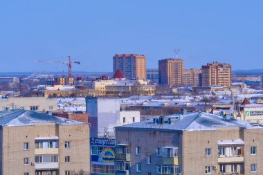 Rusya, Blagoveshchensk, 18 Ocak 2021: Blagoveshchensk şehri kışın yüksek bir yerden görülüyor