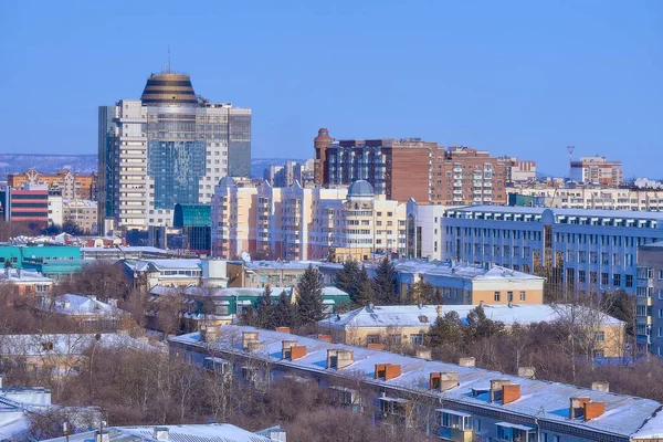 ロシア Blagoveshchensk 2021年1月18日 冬の高さからBlagoveshchenskの街の眺め — ストック写真