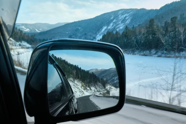 Lidoga-Vanino Khabarovsk bölgesindeki dağların arasında gün batımı