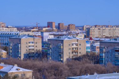 Rusya, Blagoveshchensk, 18 Ocak 2021: Blagoveshchensk şehri kışın yüksek bir yerden görülüyor