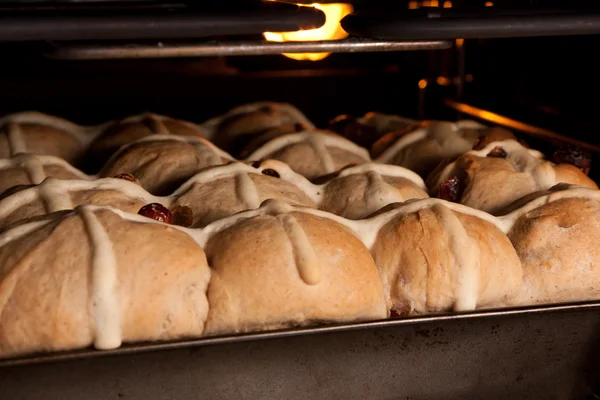 Baking fresh homemade cross buns in oven — Stock Photo, Image