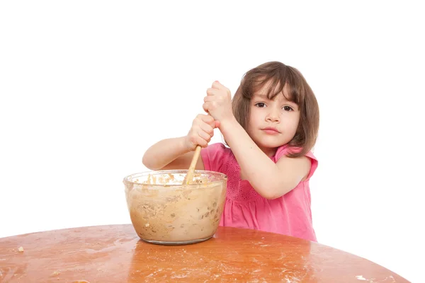 Chica revolviendo mezcla de pastel —  Fotos de Stock