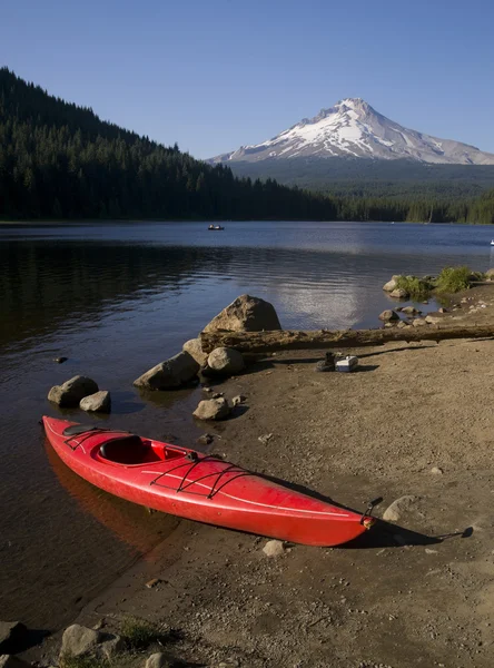 Kayak on Trillium Lake — Stock Photo, Image