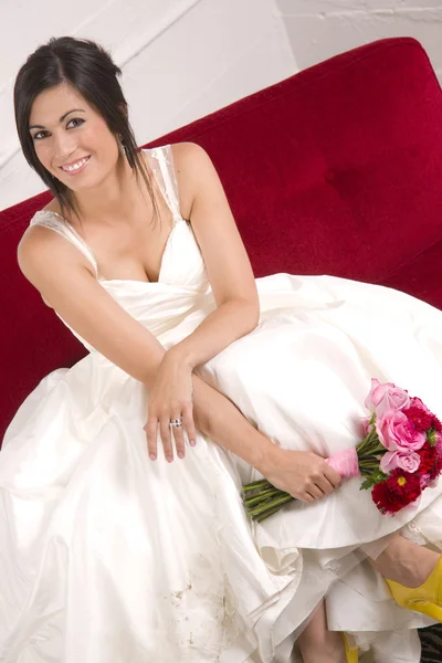 Bella bruna sposa — Foto Stock