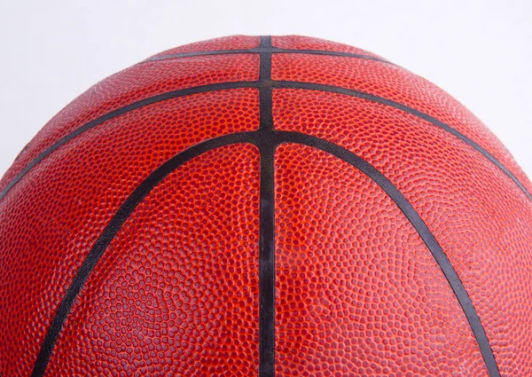 Basketbal op wit — Stockfoto