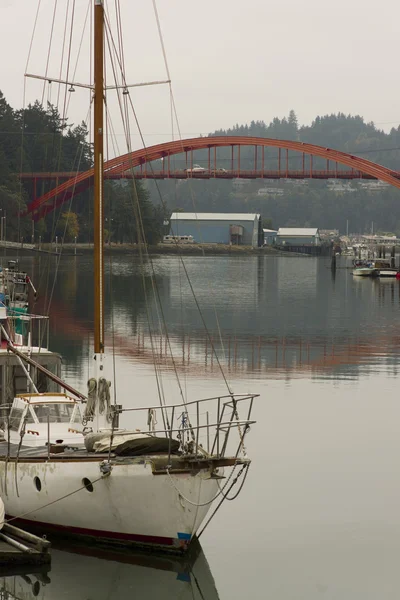 Bridge and Sailboat — Stock Photo, Image